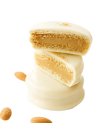 Alfajor proteico de almendras tostadas con chocolate blanco