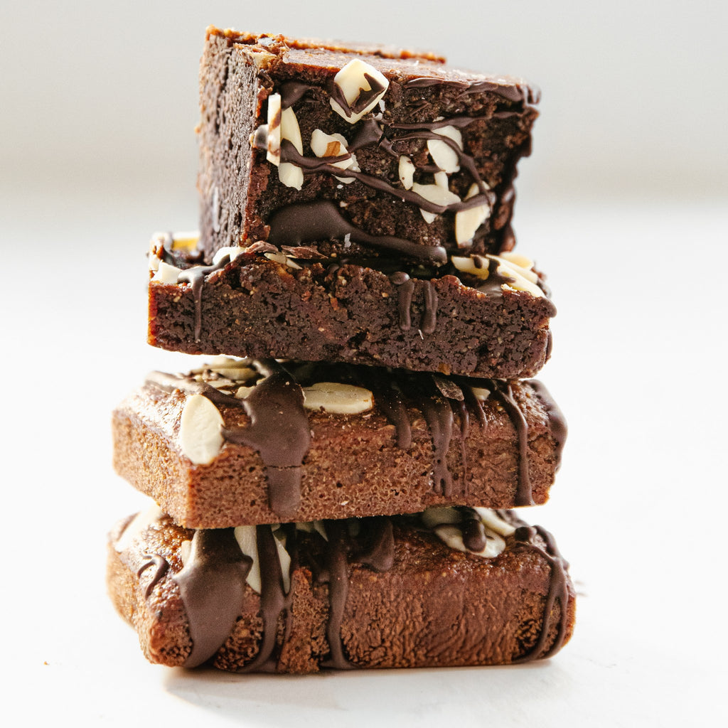 Protein Brownie Bar con almendras laminadas